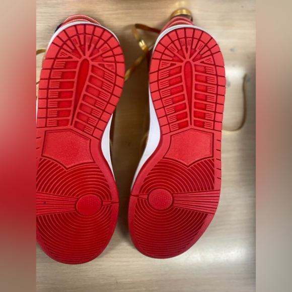 Trump Never Surrender Gold Sneaker - Picture 7 of 10